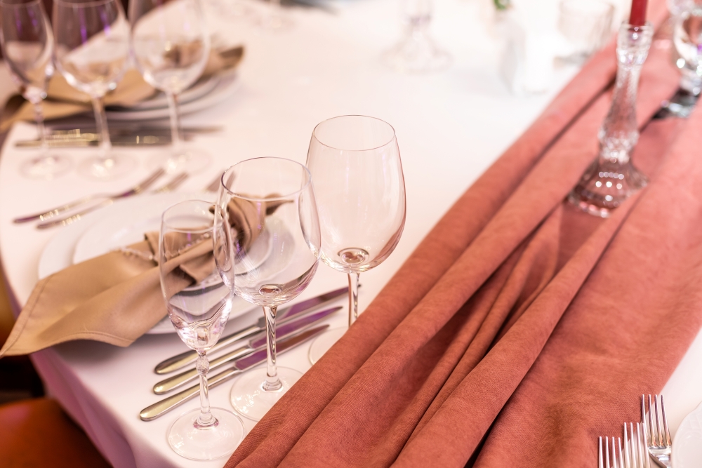 Enhancing Restaurant Ambiance with Custom Linen Designs